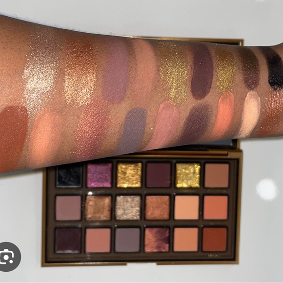 ⚡️Huda Beauty Empowered ⚡️ - Picture 5 of 6